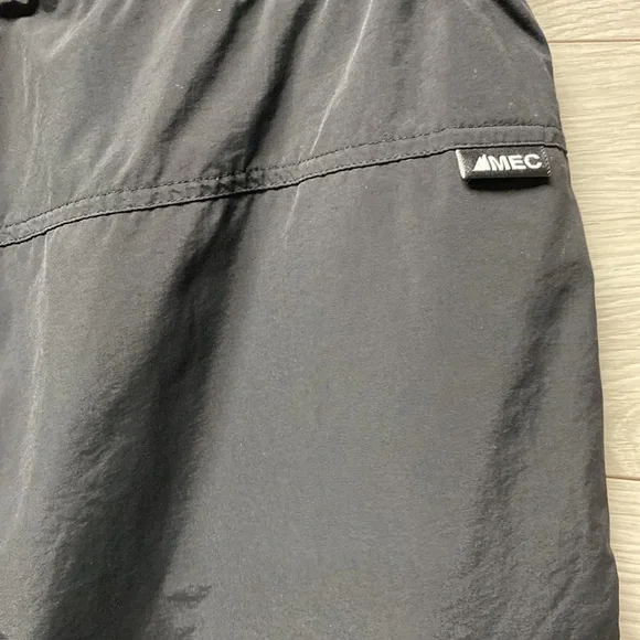 MEC Cargo Style Hiking Shorts Black - Picture 5 of 12